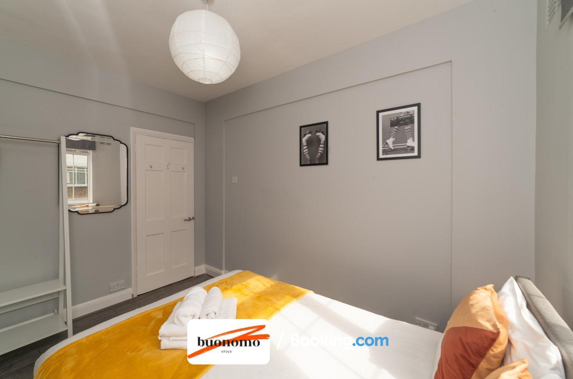 Two Bedroom Apartment By Buonomo Stays Short Lets & Serviced Accommodation With Balcony London Exterior foto