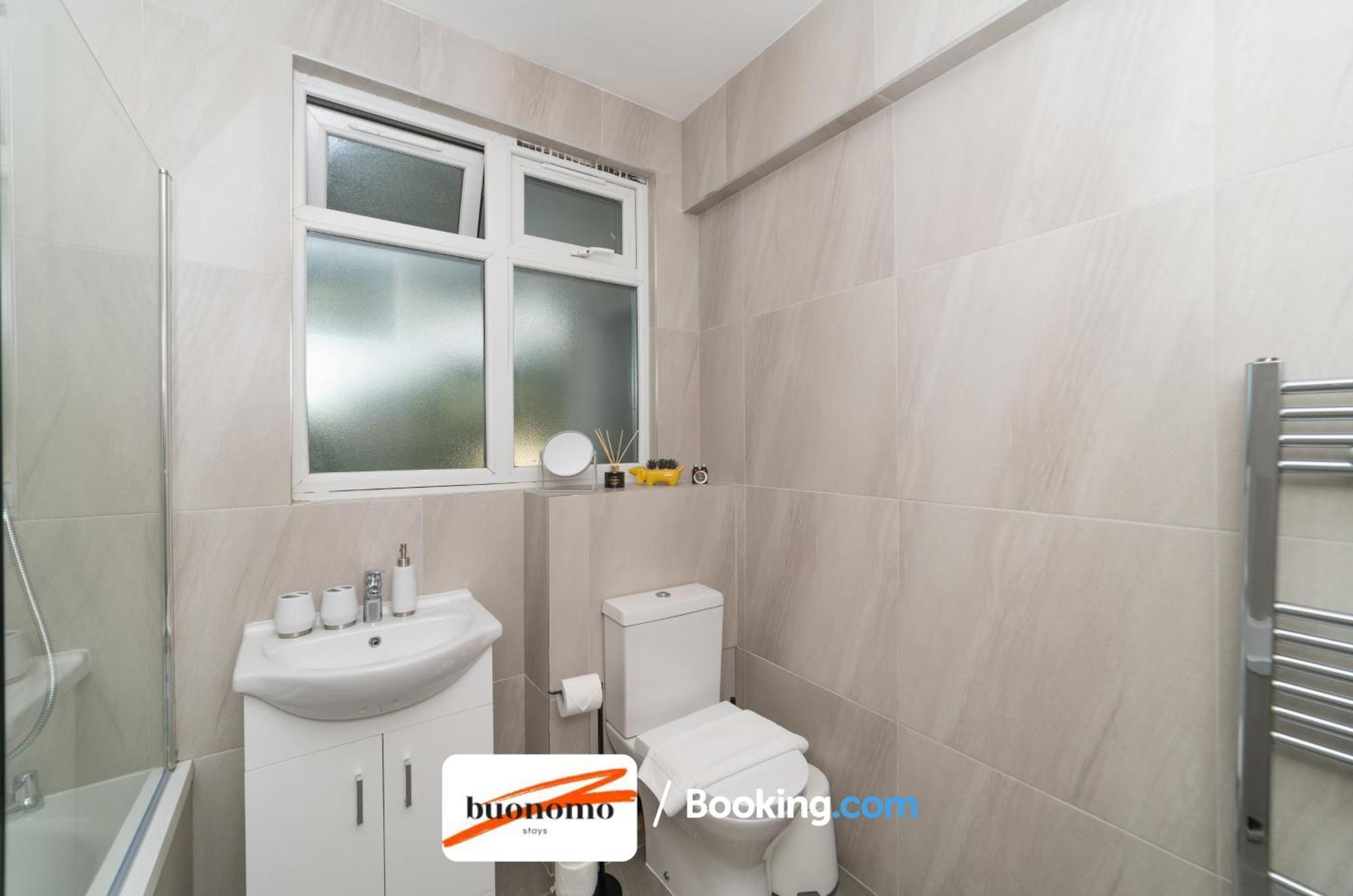 Two Bedroom Apartment By Buonomo Stays Short Lets & Serviced Accommodation With Balcony London Exterior foto