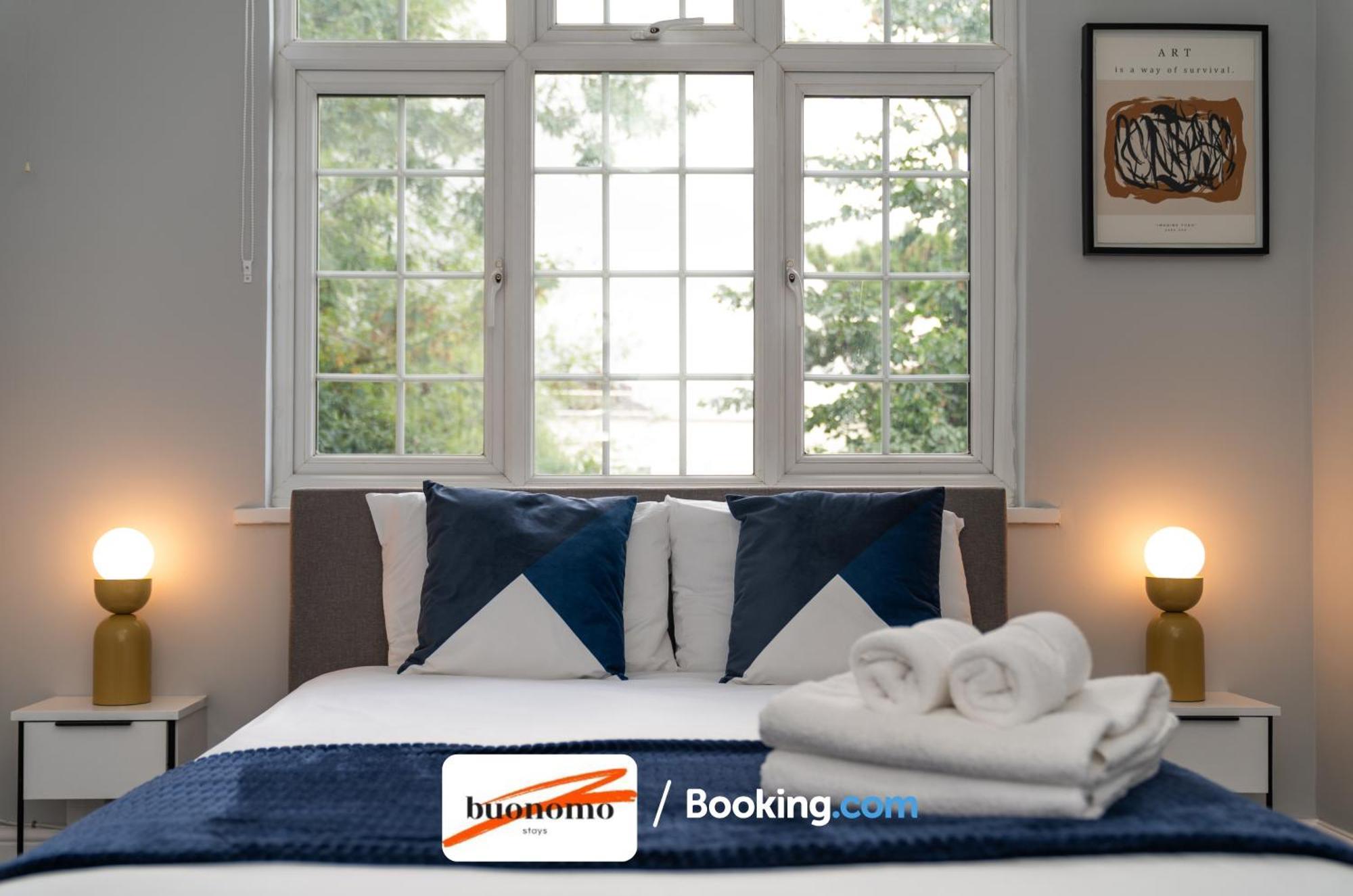 Two Bedroom Apartment By Buonomo Stays Short Lets & Serviced Accommodation With Balcony London Exterior foto