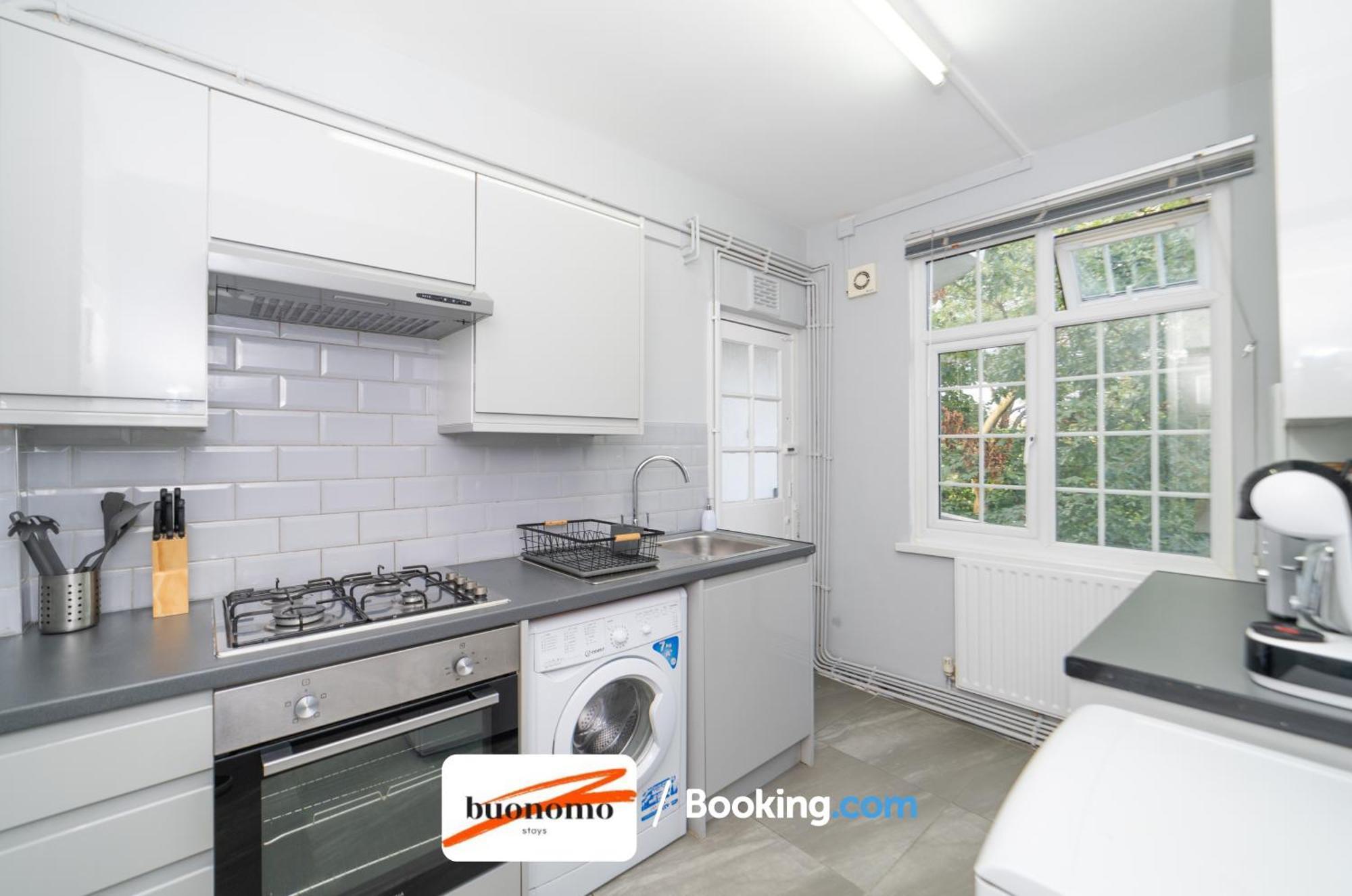 Two Bedroom Apartment By Buonomo Stays Short Lets & Serviced Accommodation With Balcony London Exterior foto