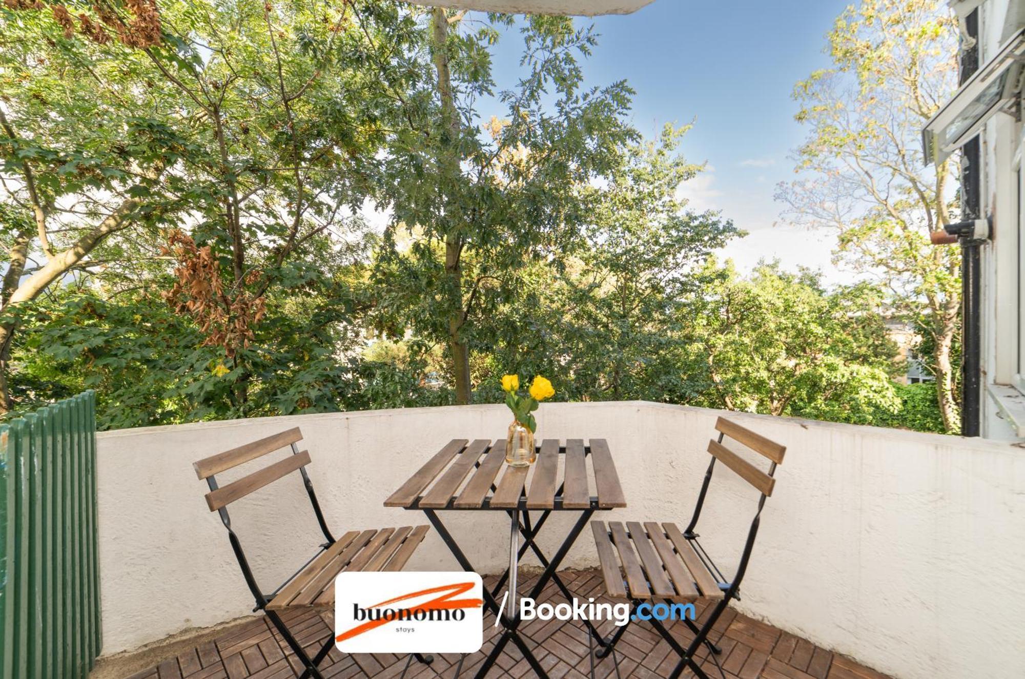 Two Bedroom Apartment By Buonomo Stays Short Lets & Serviced Accommodation With Balcony London Exterior foto